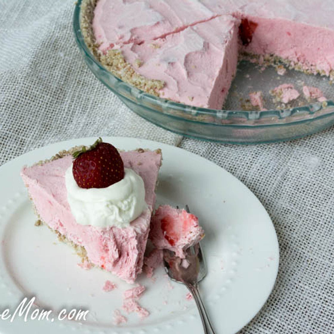 Sugar-Free Frozen Strawberry Cheesecake Pie