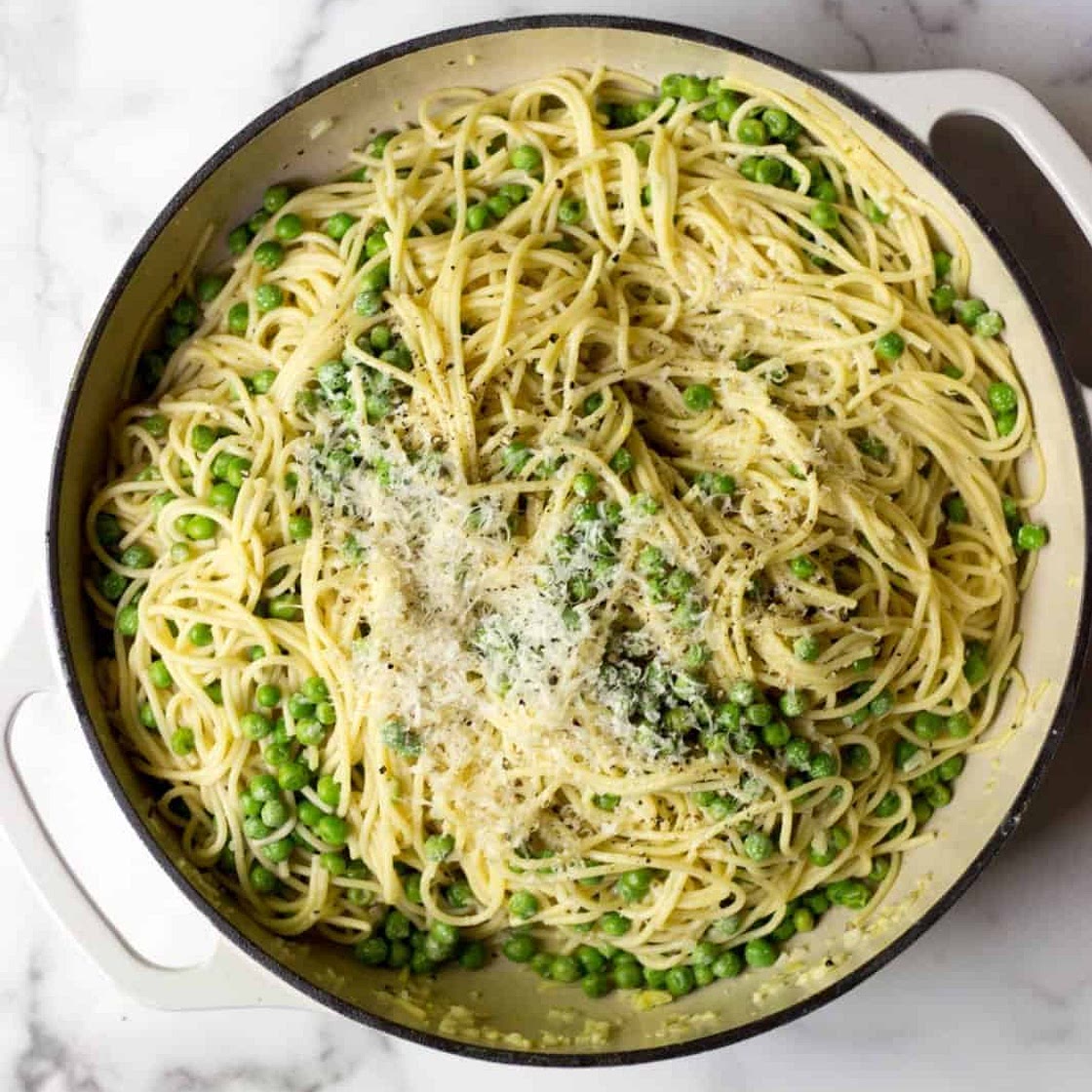 Simple Spaghetti with Garlic, Peas & Parmesan