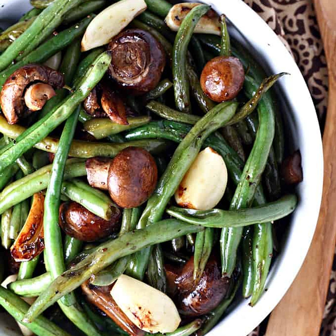 Balsamic Garlic Roasted Green Beans & Mushrooms
