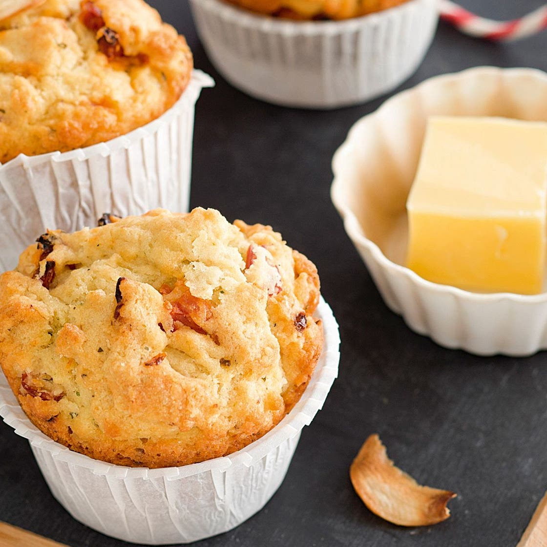 Sun-dried tomato, pesto and salami muffins