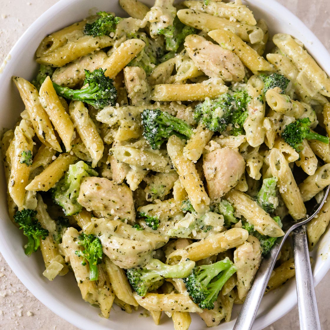 Easy 20 minute Pesto Chicken and Broccoli Pasta