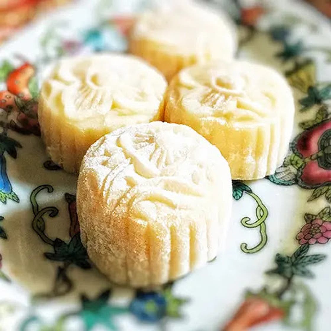 Snow Skin Custard Mooncake 奶皇冰皮月餅
