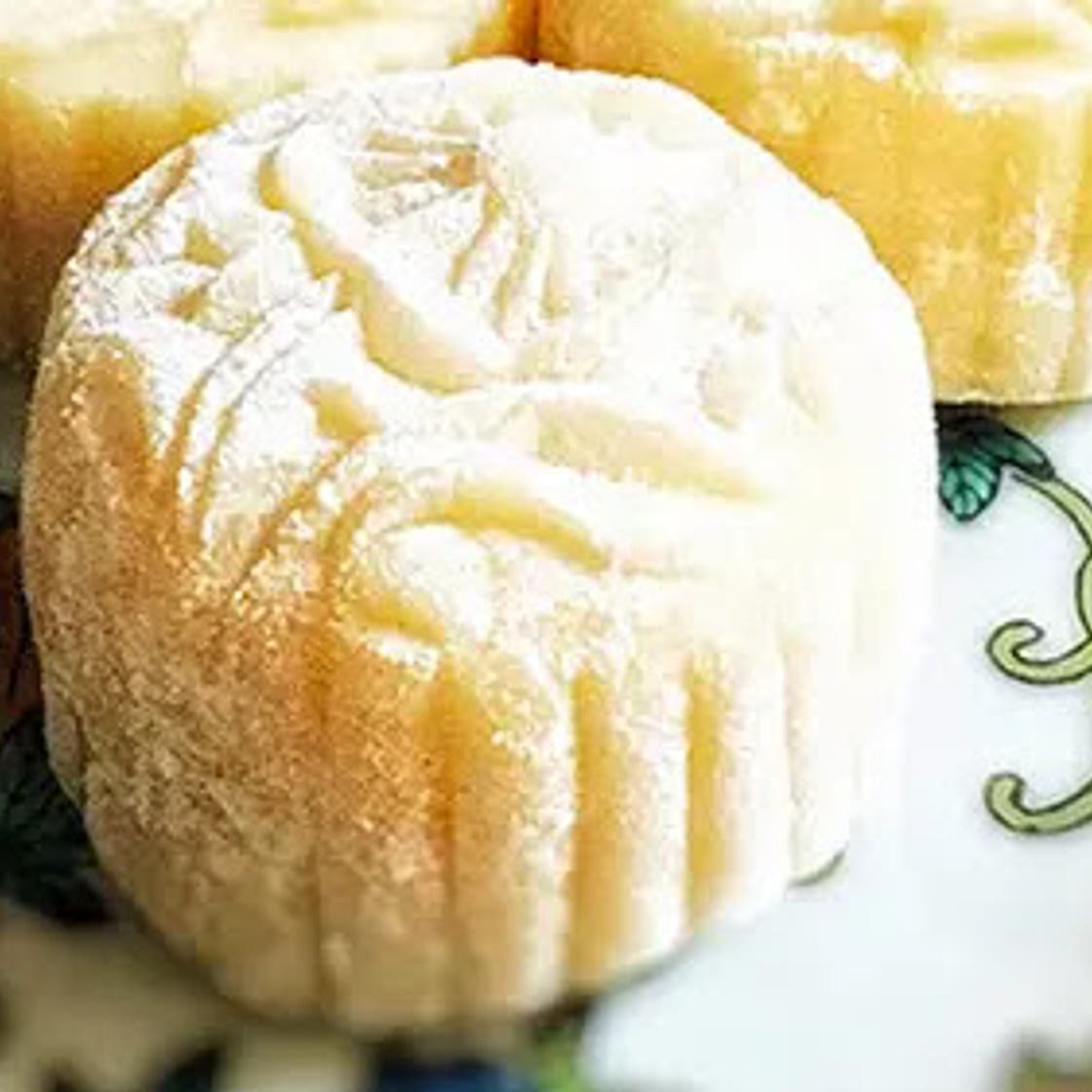 Snow Skin Custard Mooncake 奶皇冰皮月餅