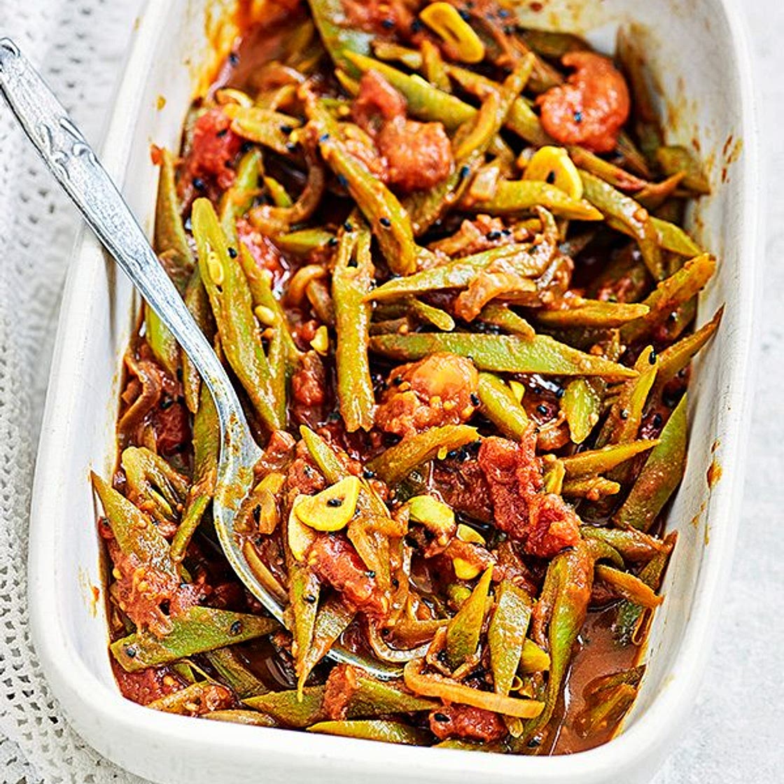Runner beans with tomato and black onion seeds