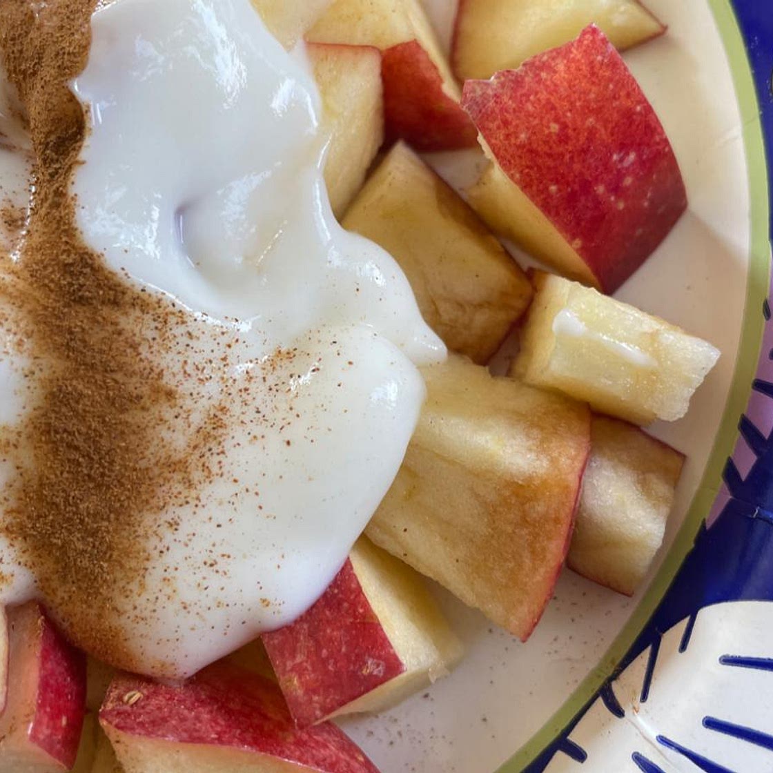 Apple and Vanilla-Cinnamon Yogurt Snack