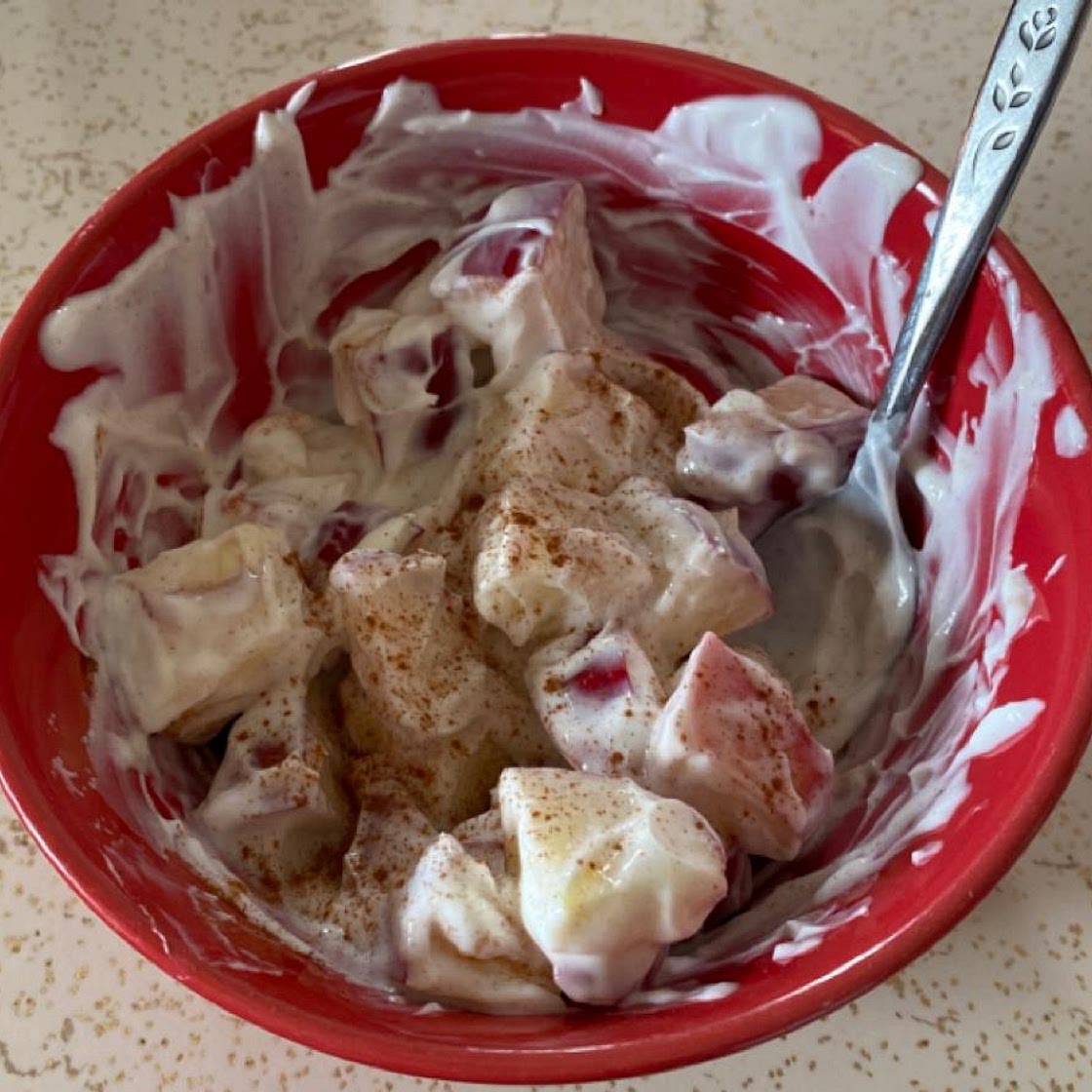 Apple and Vanilla-Cinnamon Yogurt Snack