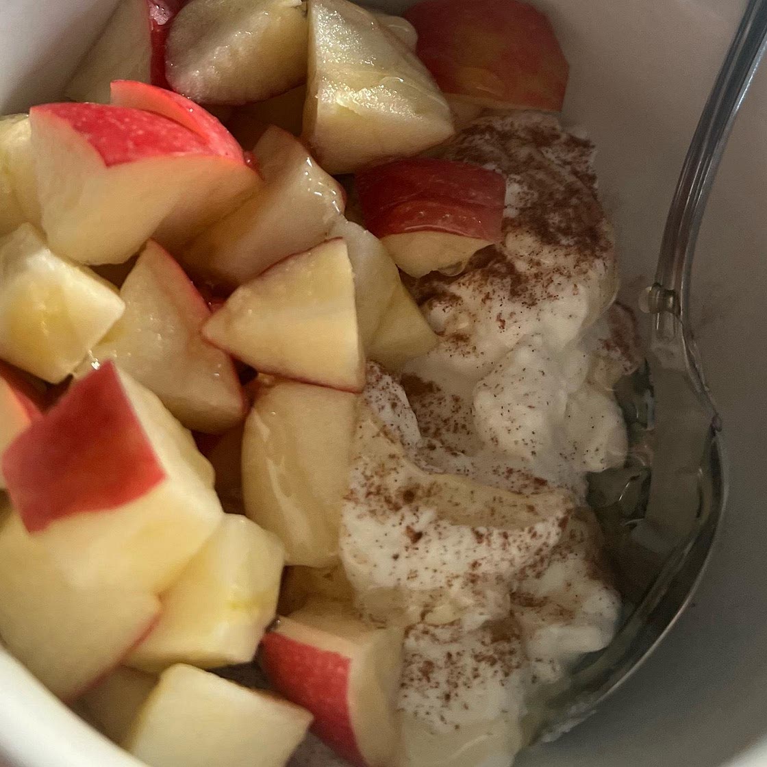 Apple and Vanilla-Cinnamon Yogurt Snack