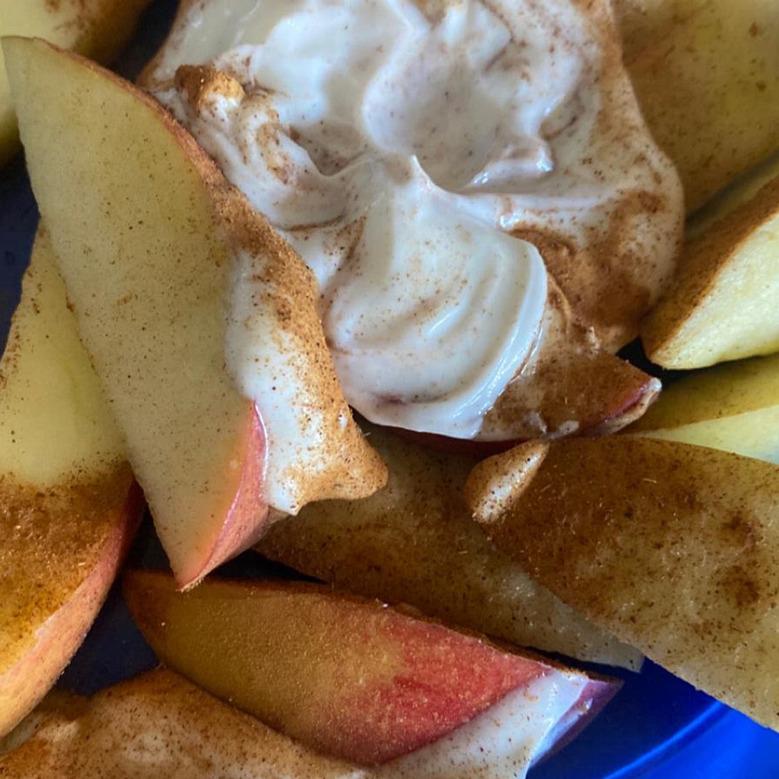 Apple and Vanilla-Cinnamon Yogurt Snack