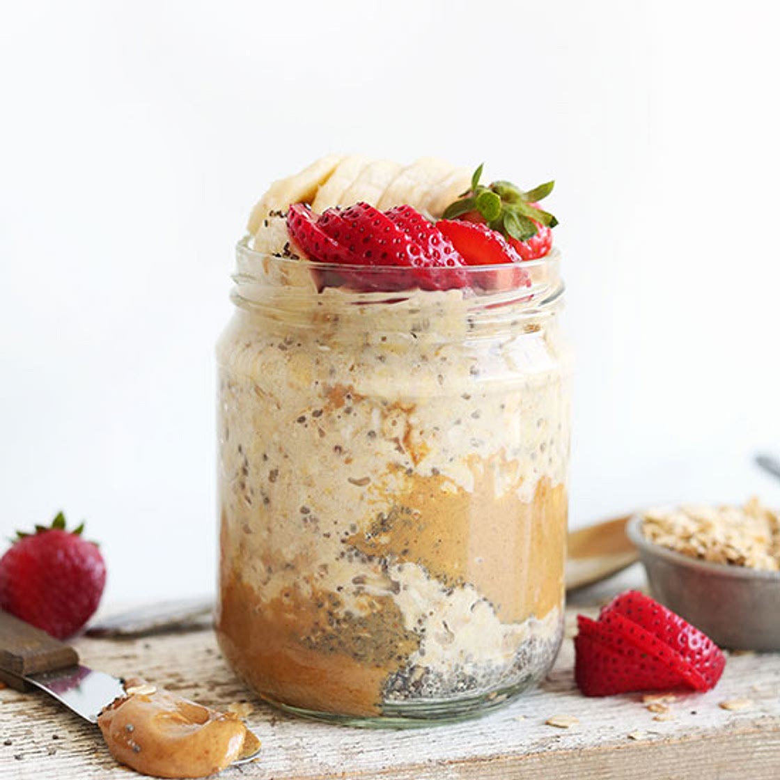 Peanut Butter Overnight Oats (5 Ingredients!)
