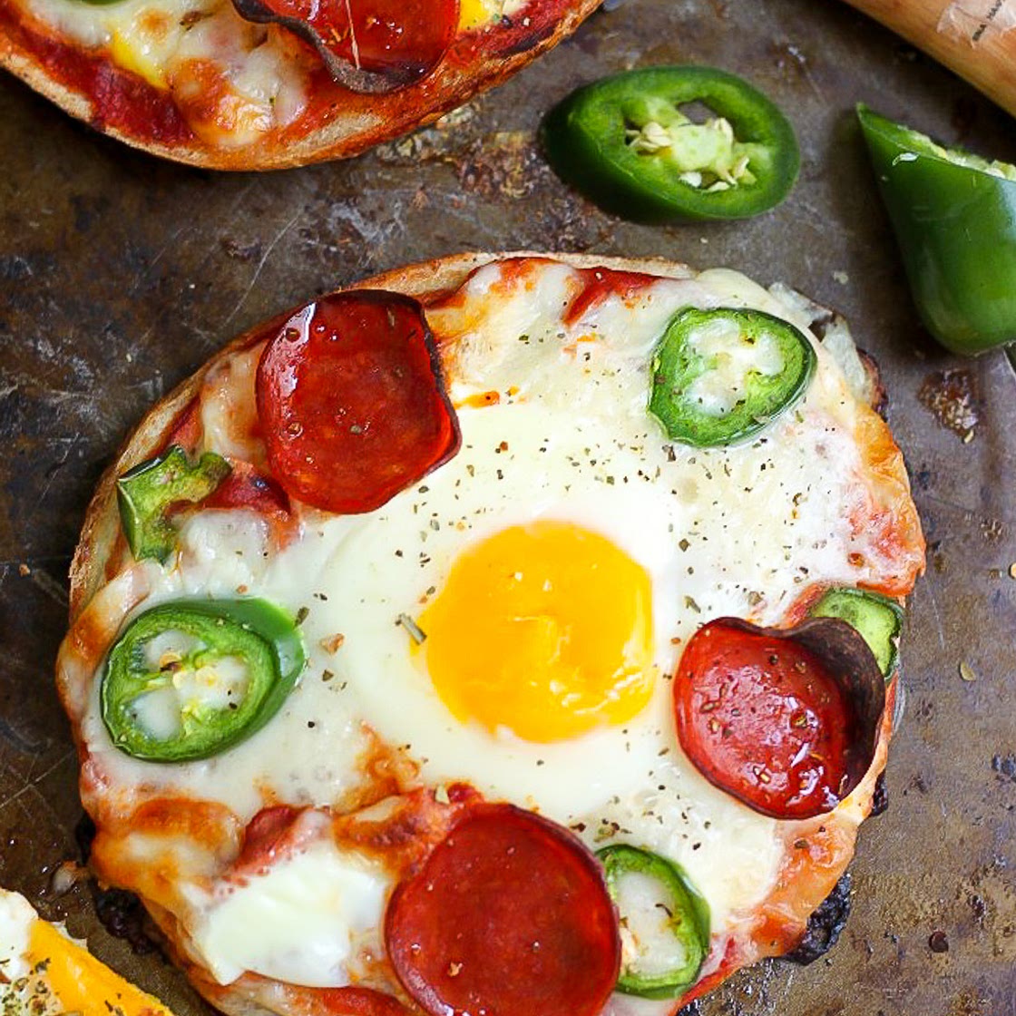 Breakfast Pizza Bagels