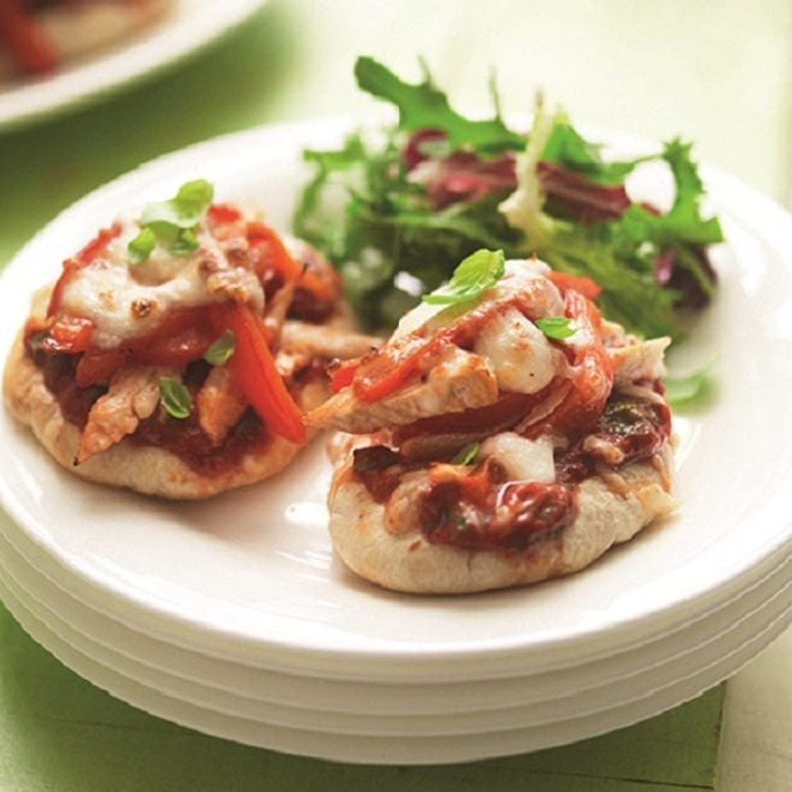 Chicken and pepper pitta pizzas
