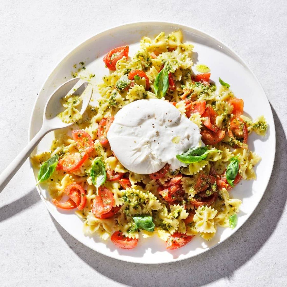 Pastasalade pesto met burrata