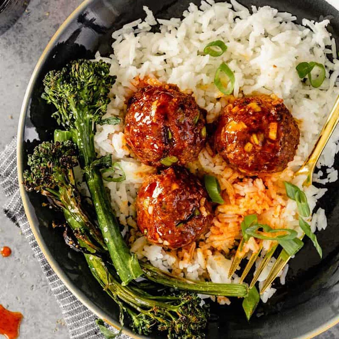 Korean Meatballs with Gochujang Drizzle Sauce