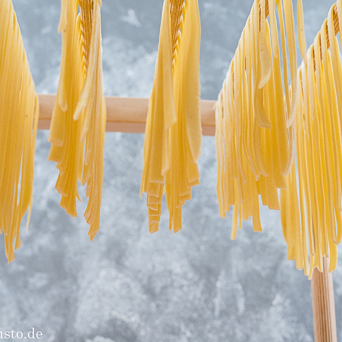 Tagliatelle selbst machen - mit der Nudelmaschine