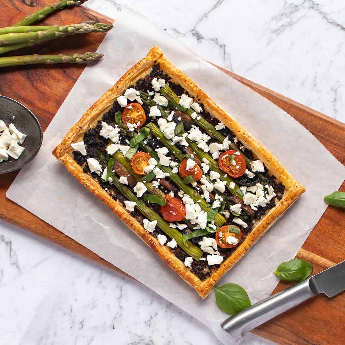 Mushroom and asparagus tart with puff pastry
