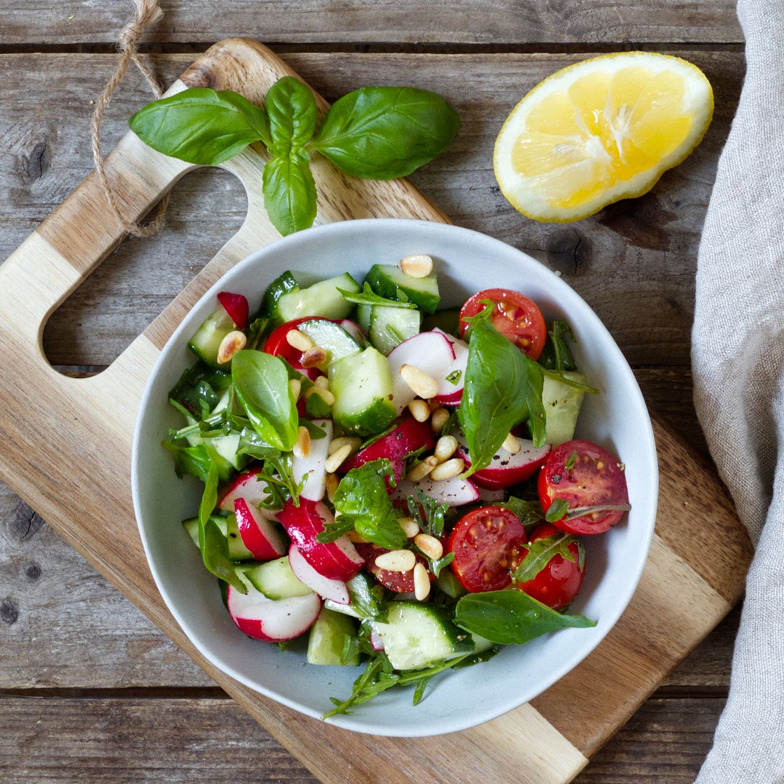 Gurken-Radieschen-Tomaten-Salat