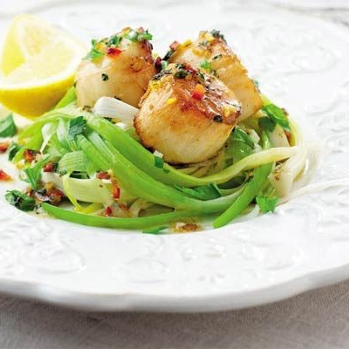 Seared scallops with leeks & lemon chilli butter