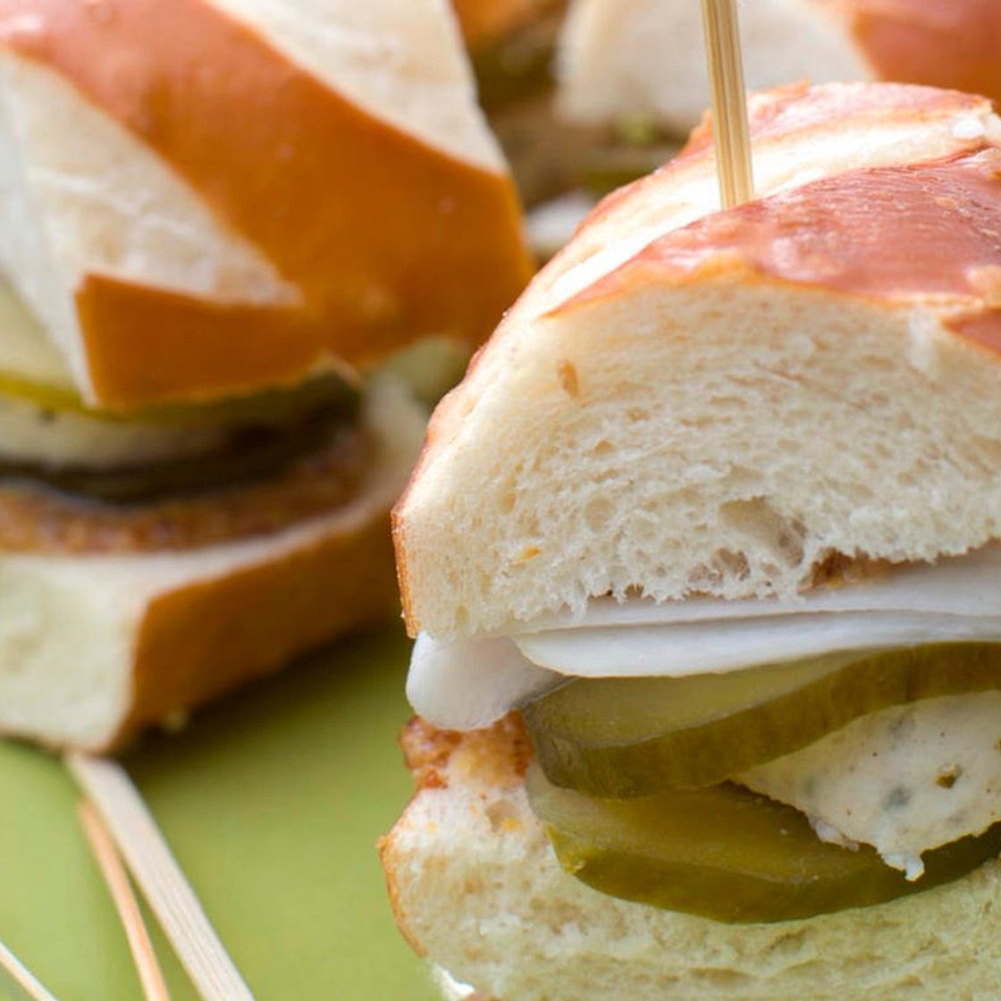 Kleine Weißwurst-Burger