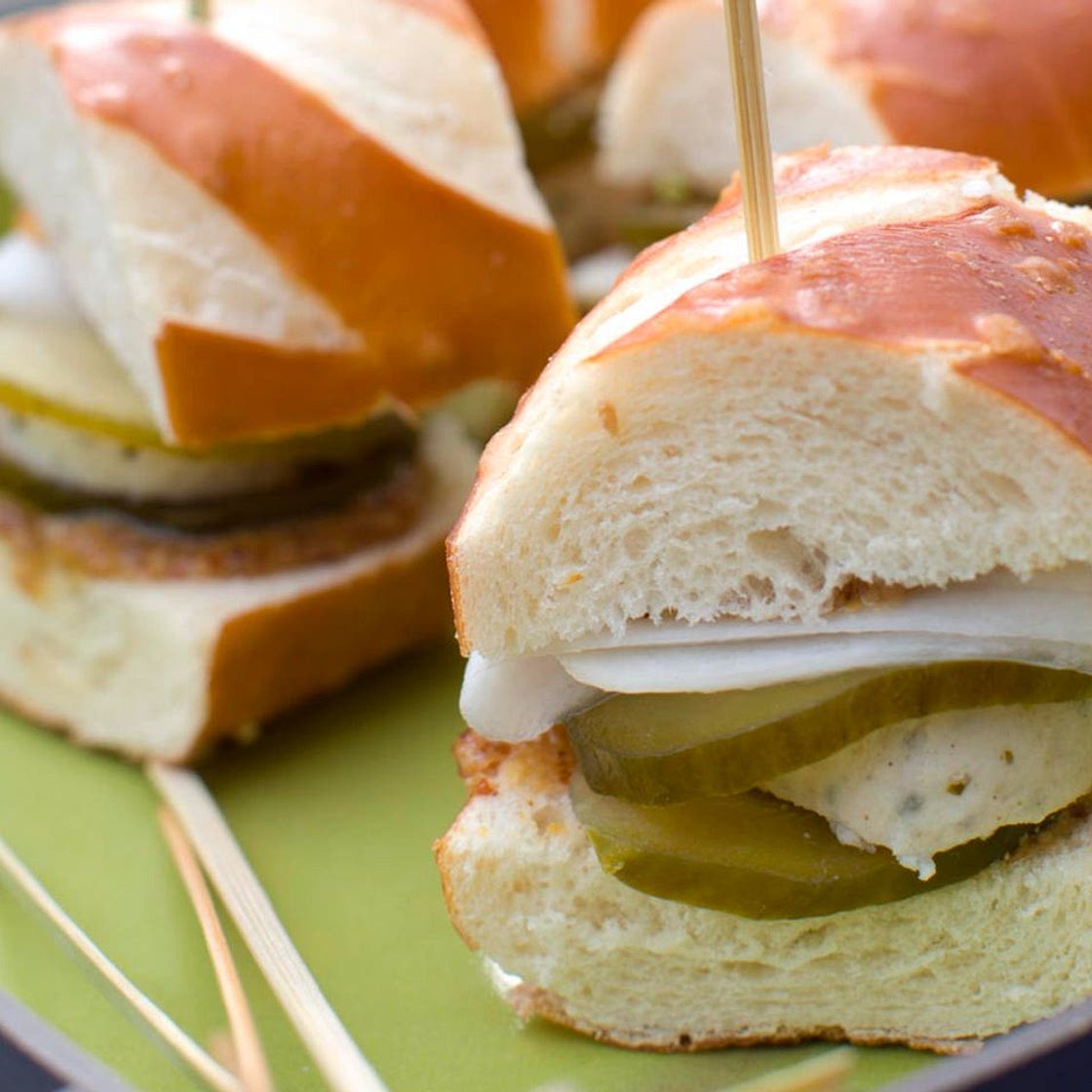 Kleine Weißwurst-Burger