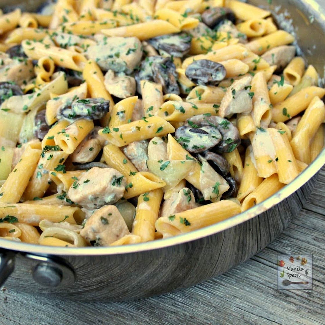 Pasta with Chicken and Mushrooms in Blue Cheese Sauce