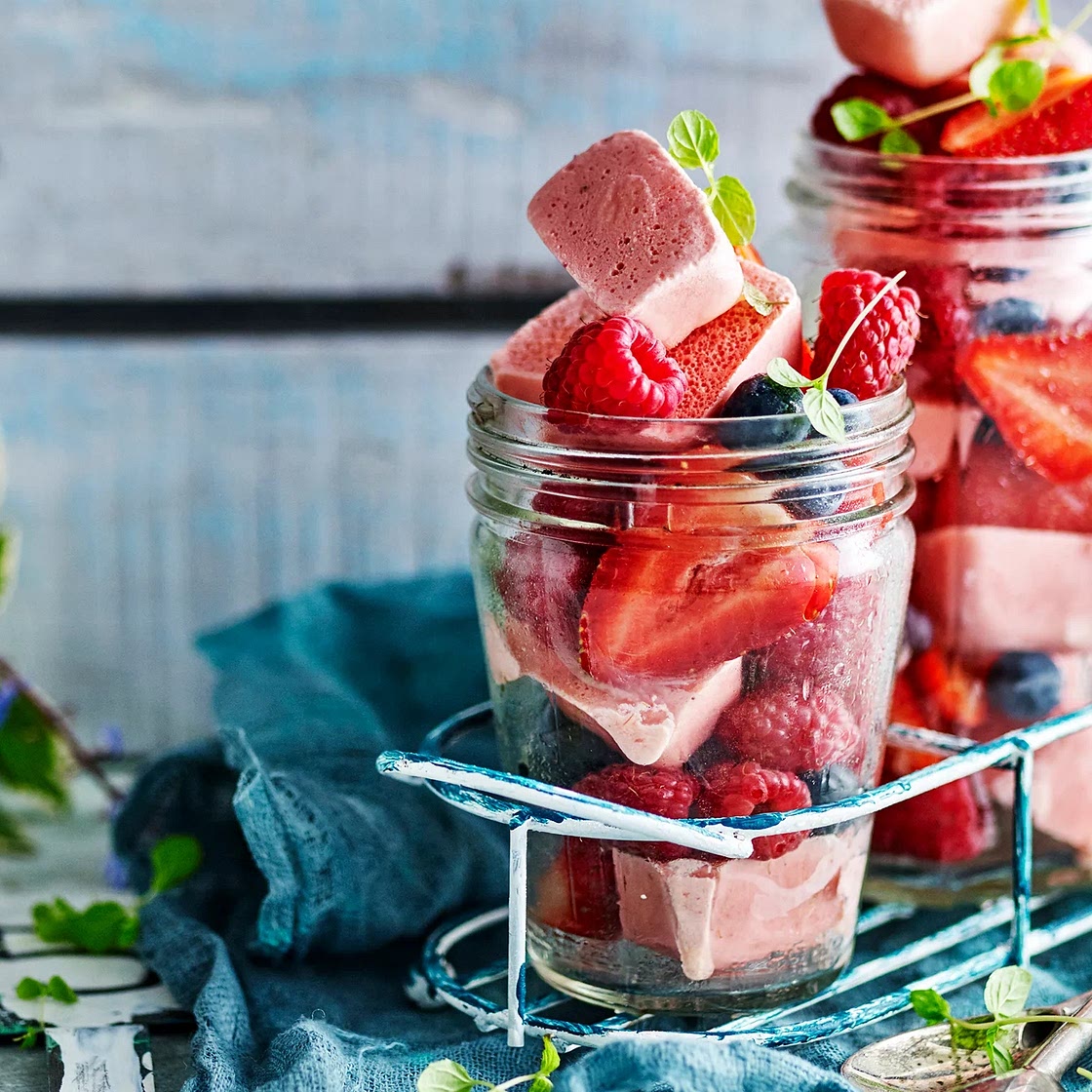 Frozen berry yoghurt cubes