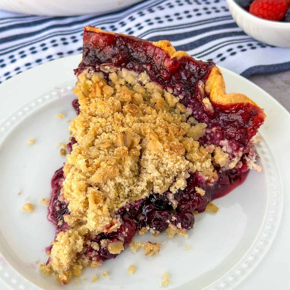 Mixed Berry Pie with Oatmeal Crumb Topping