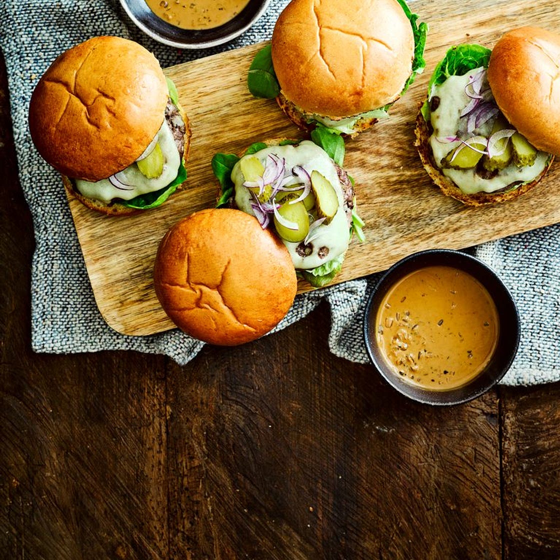 Steak burgers with peppercorn sauce dip
