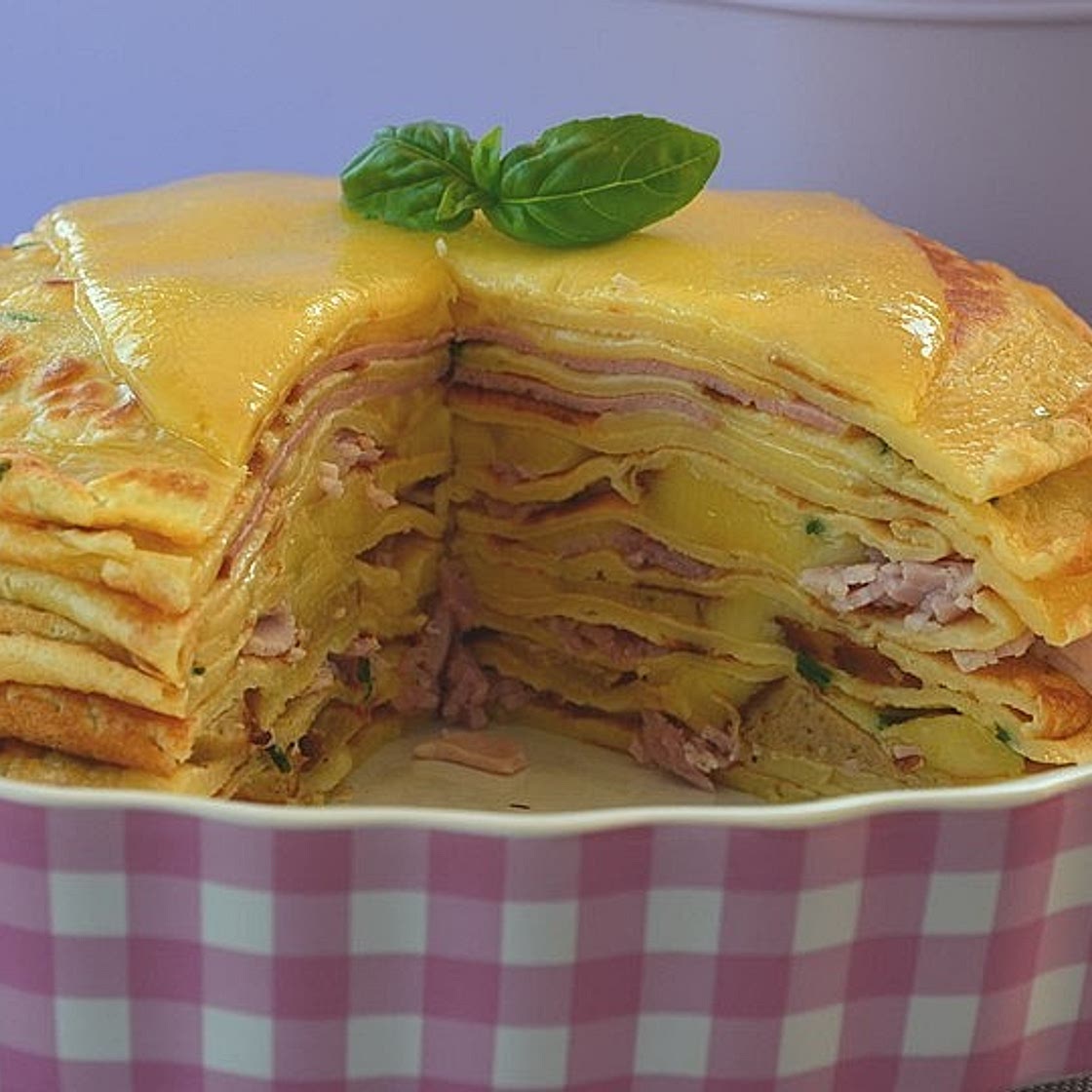 Pfannkuchenturm mit Schinken und Gouda