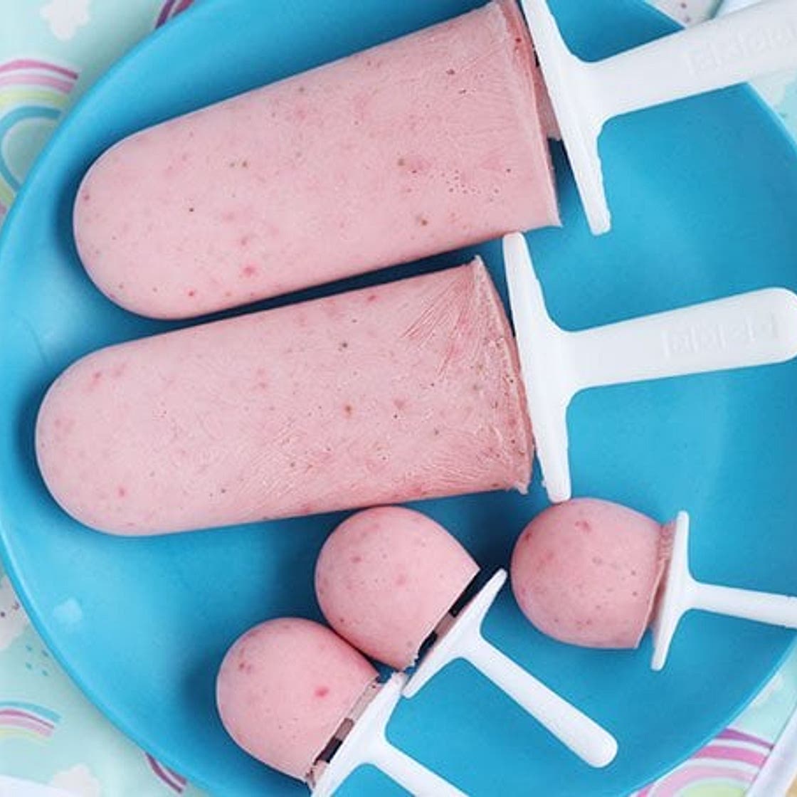 Strawberry Popsicles (with Greek Yogurt!)