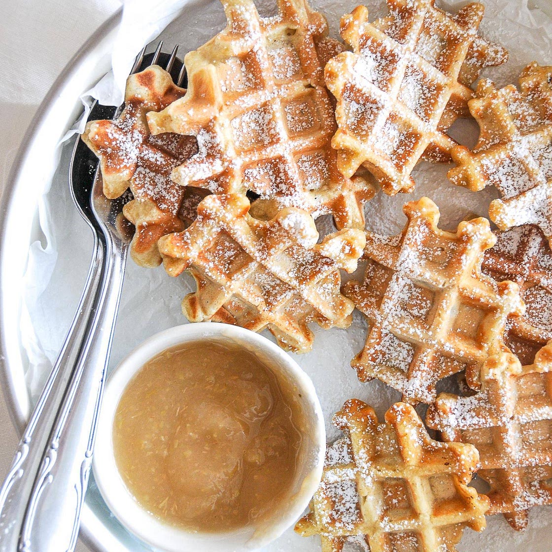 Waffeln mit Apfelmus ohne zusätzlichen Zucker