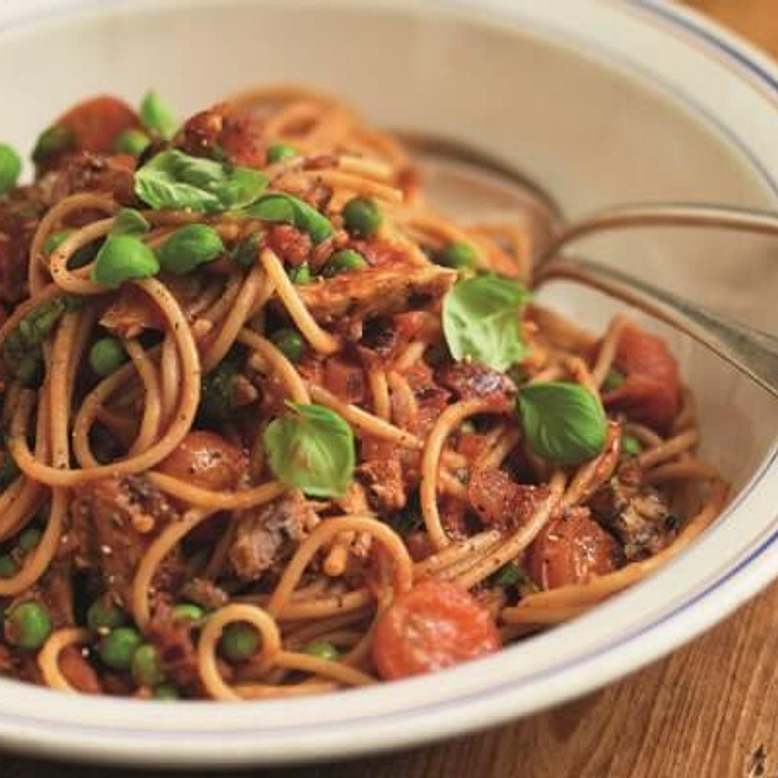 Wholewheat spaghetti with sardines and cherry tomatoes