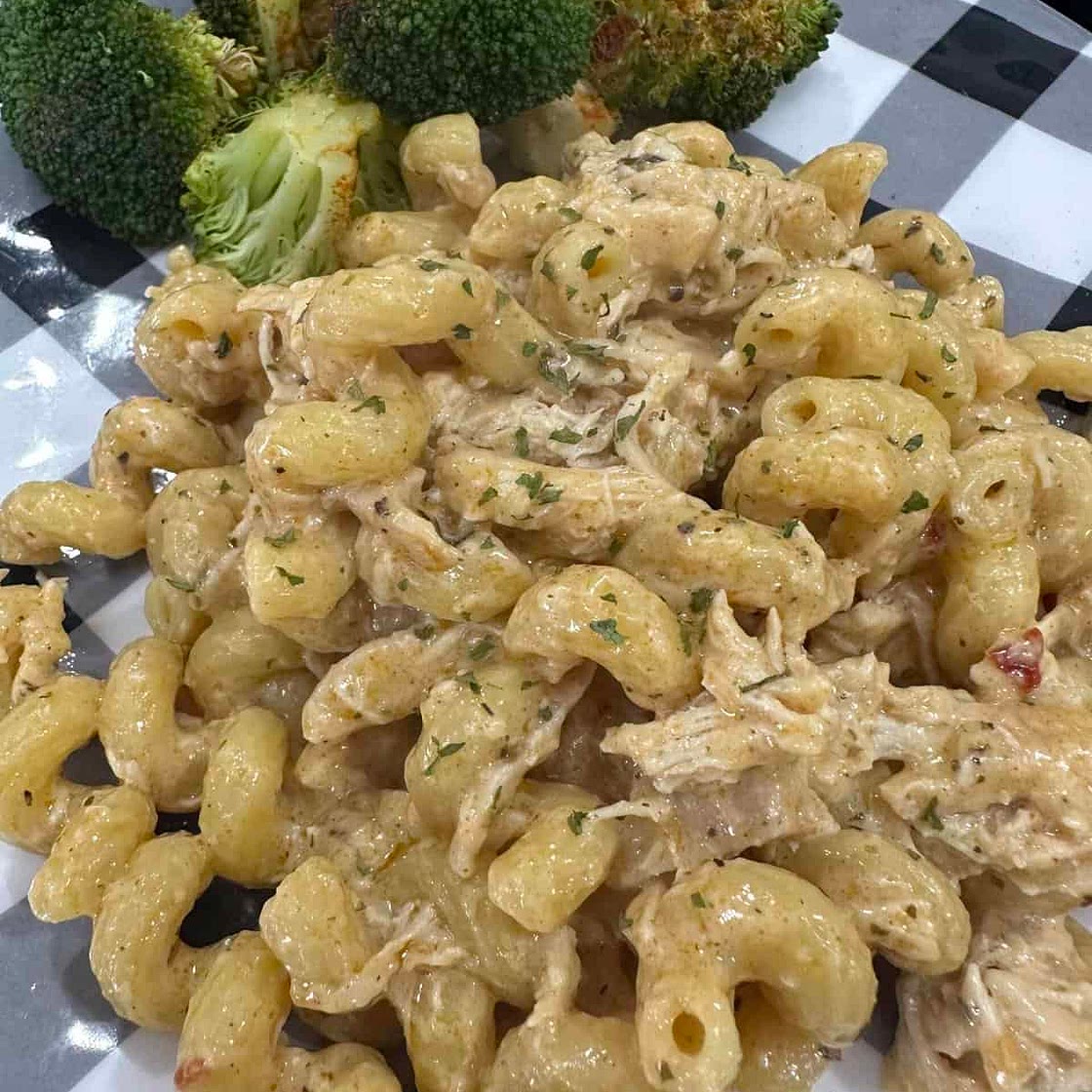 Crockpot Garlic Parmesan Chicken Pasta