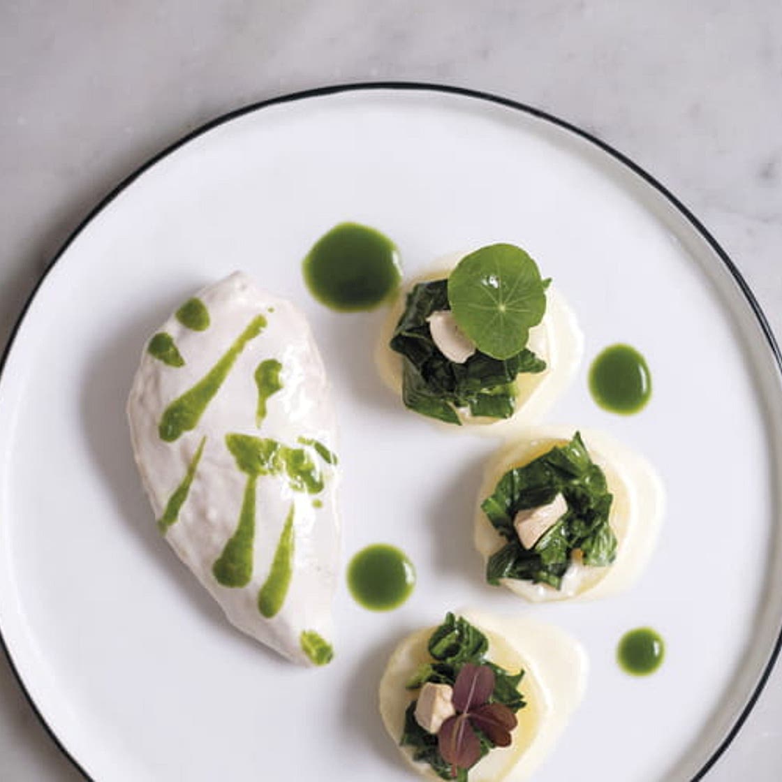 Poularde fermière pochée, crème d'ail et gratin dauphinois par Pierre Augé