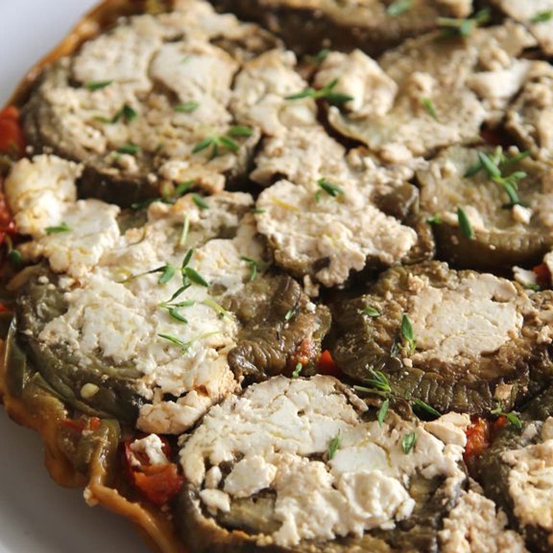 Tatin d'aubergines et de poivrons au chèvre frais