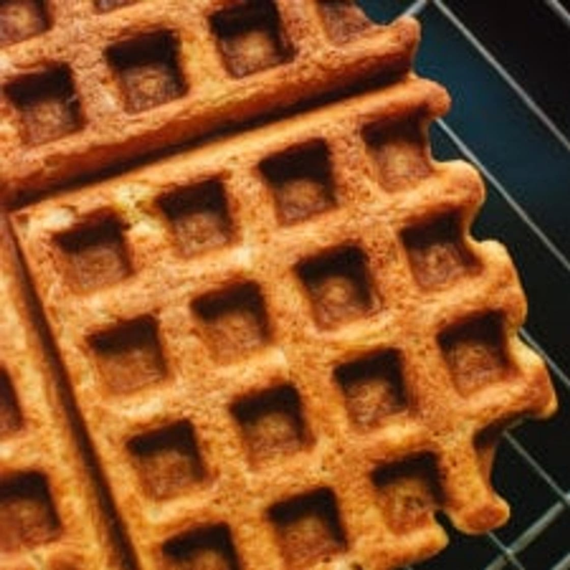Healthy Pumpkin Spice Waffles
