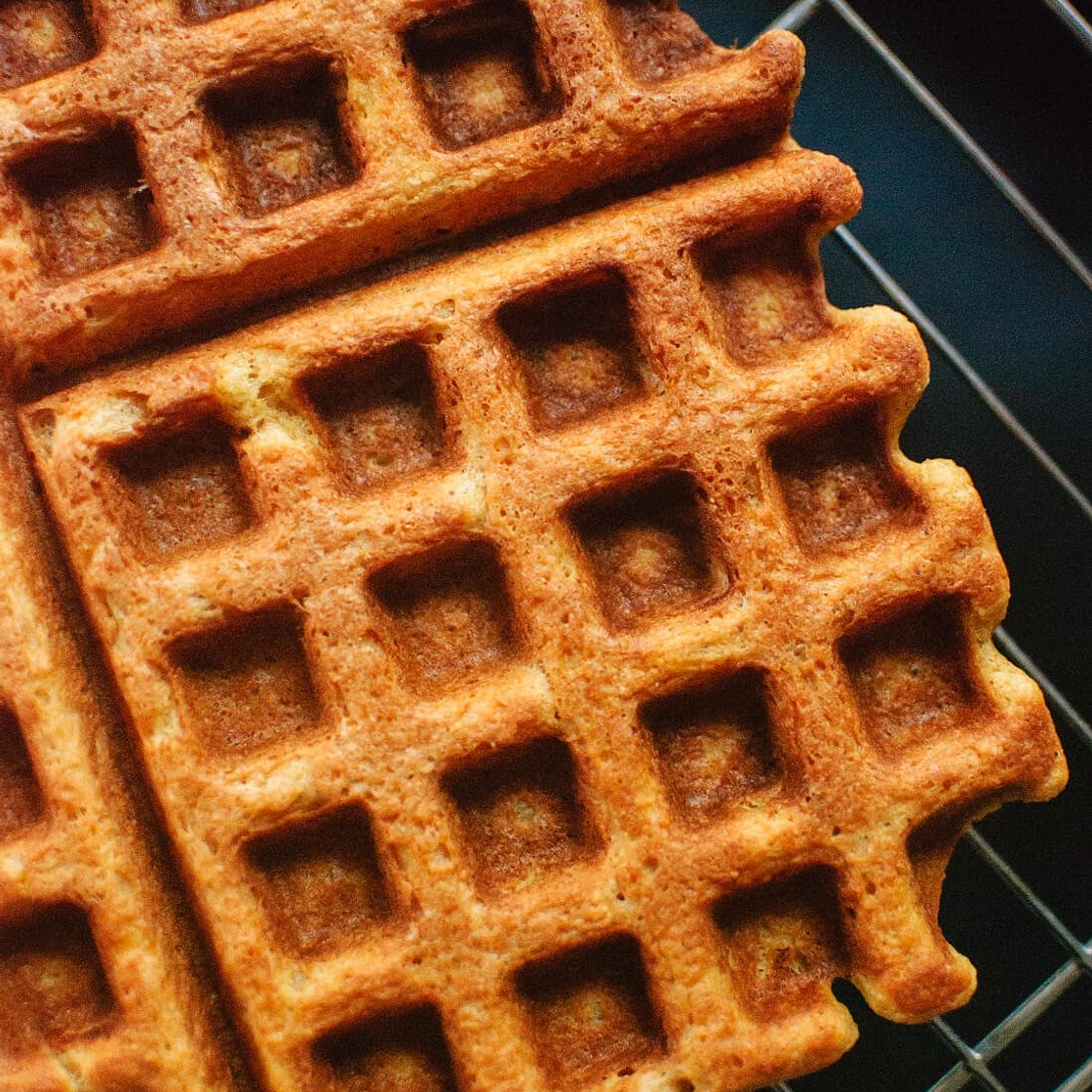 Healthy Pumpkin Spice Waffles