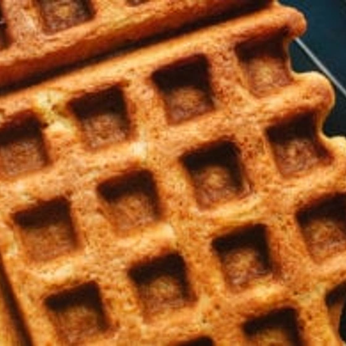 Healthy Pumpkin Spice Waffles