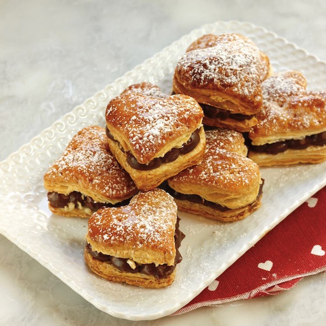 Cuoricini di sfoglia con crema al cioccolato