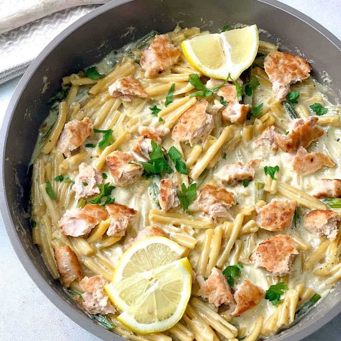 Creamy Salmon and Asparagus Pasta