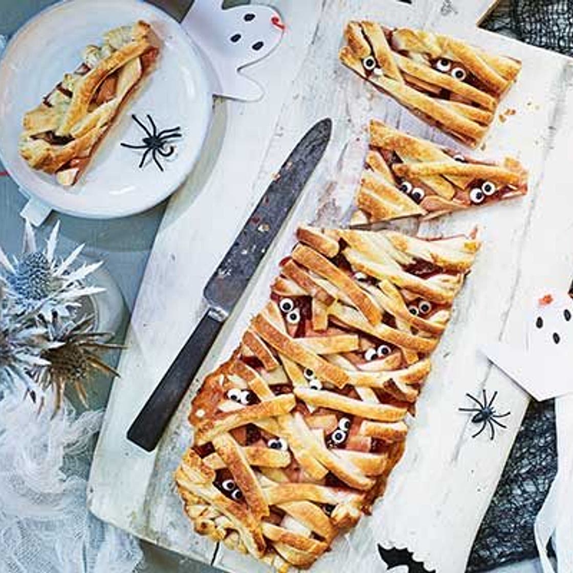 Halloween apple & strawberry pie