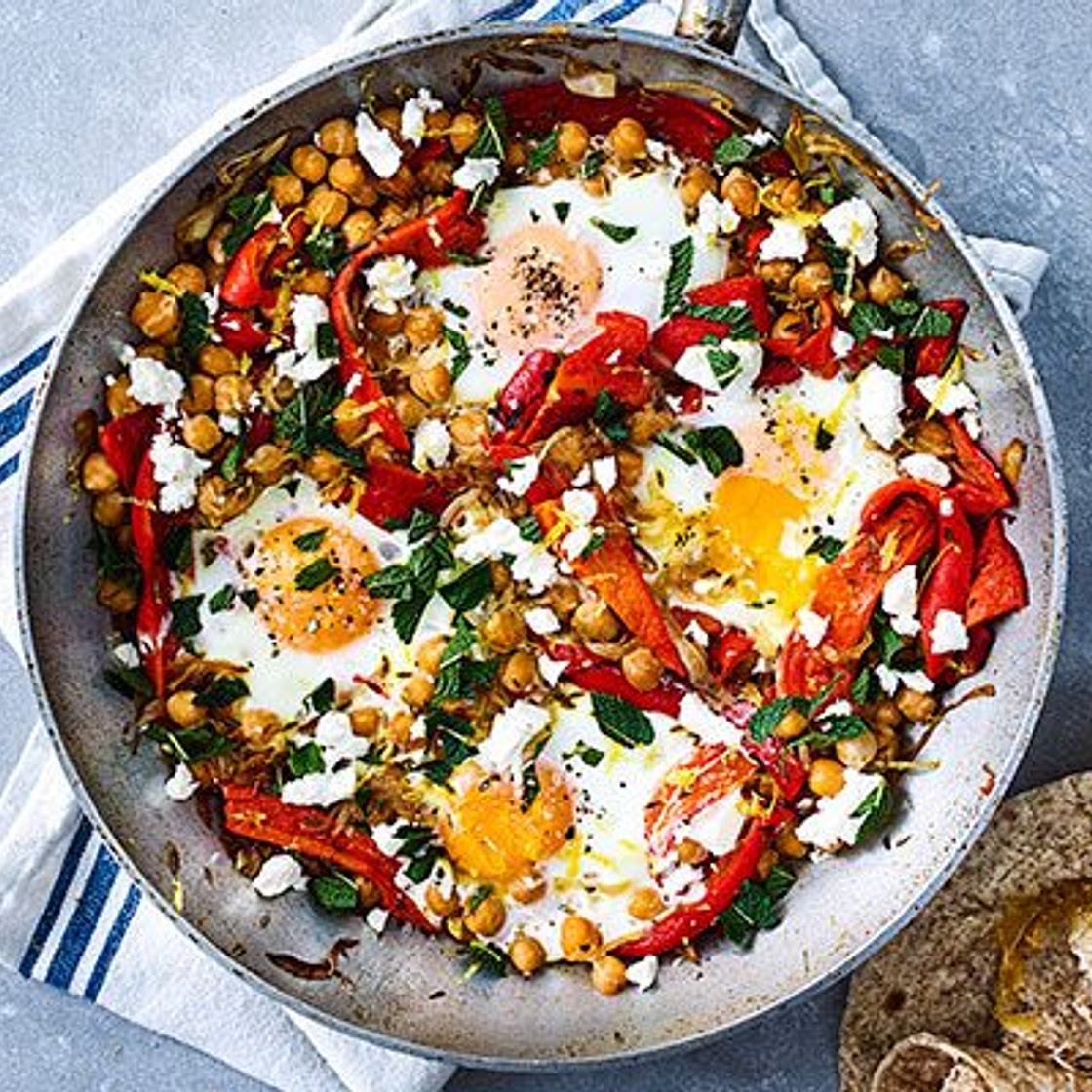 Chickpea, red pepper, egg & feta hash