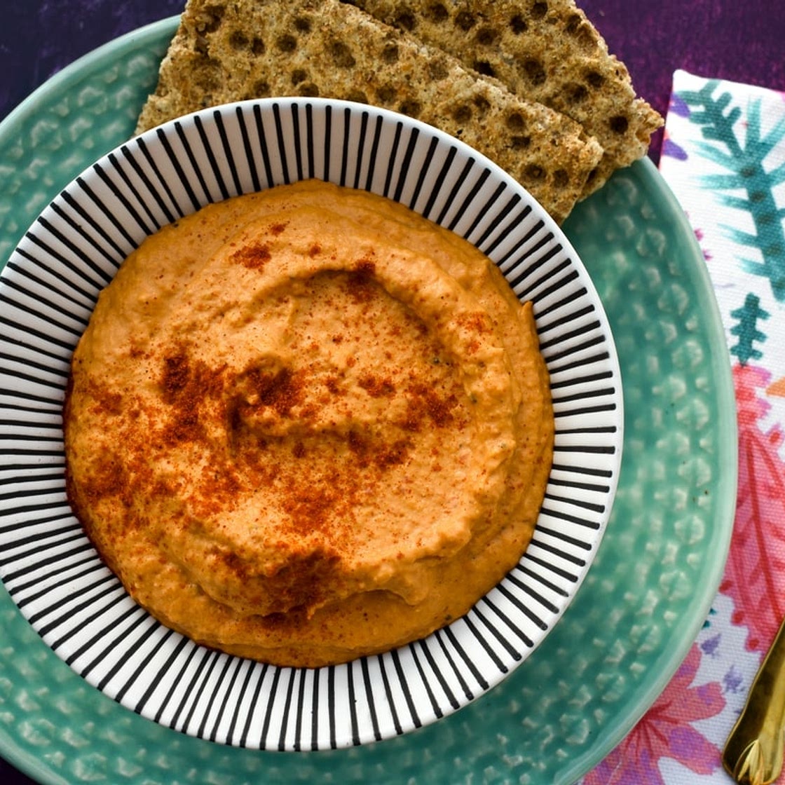 Easy Roasted Red Pepper Hummus Recipe with Paprika4