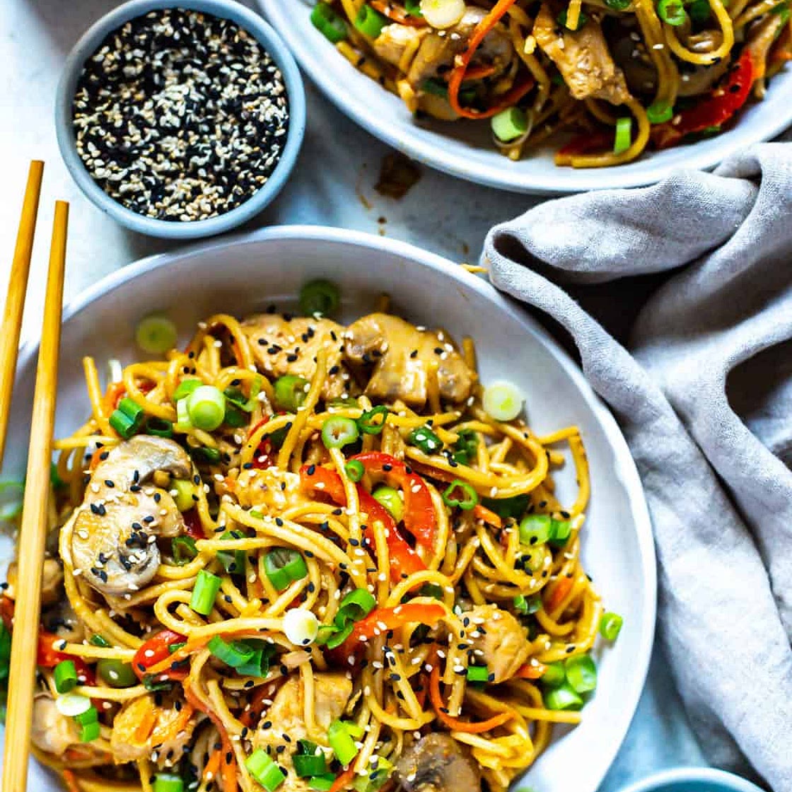 Instant Pot Chicken Lo Mein {Quick + Easy}