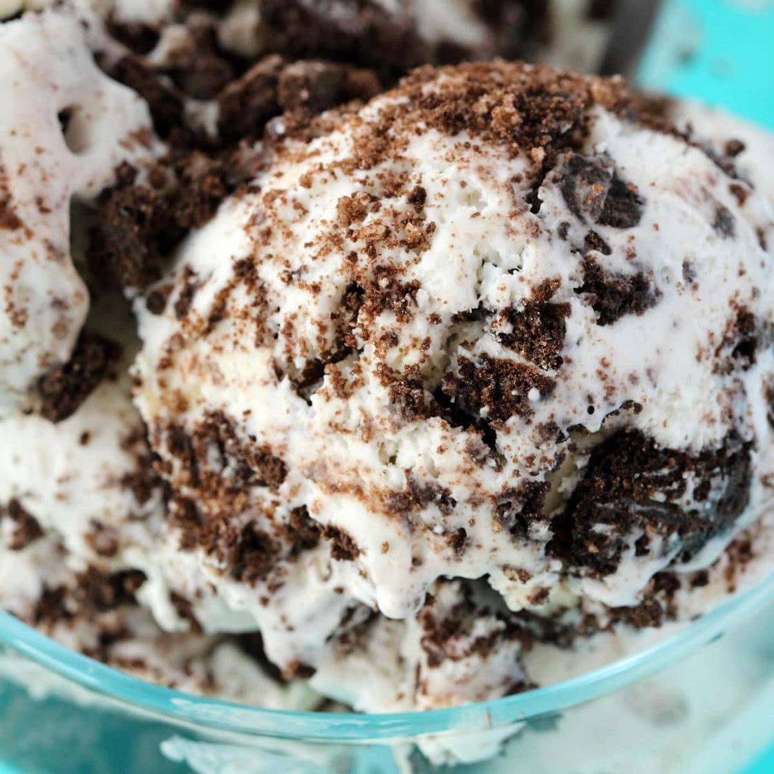 Vegan Cookies and Cream Ice Cream