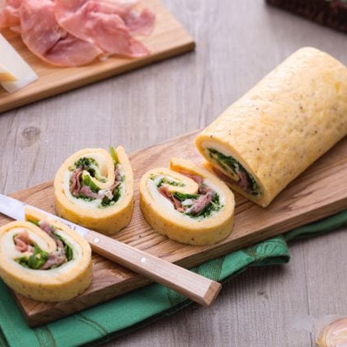Rotolo di frittata farcito