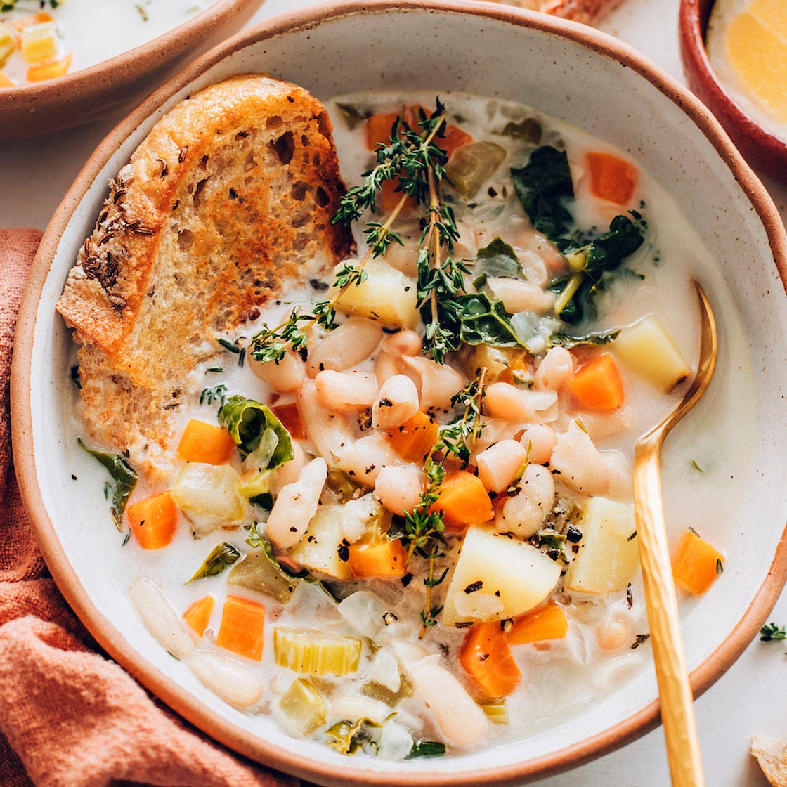 1-Pot Vegan White Bean Soup