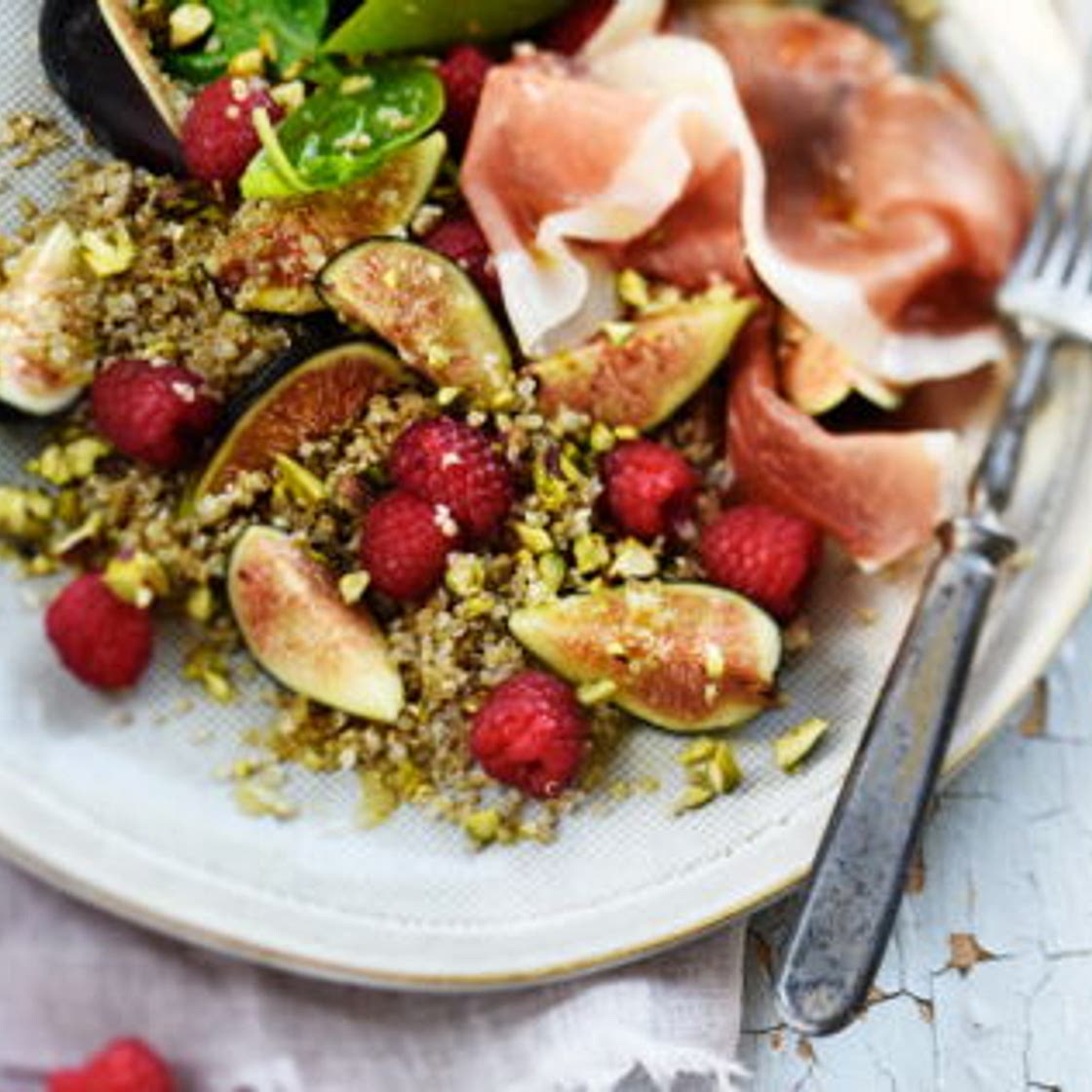 Salade de quinoa aux figues framboises speck et pistaches