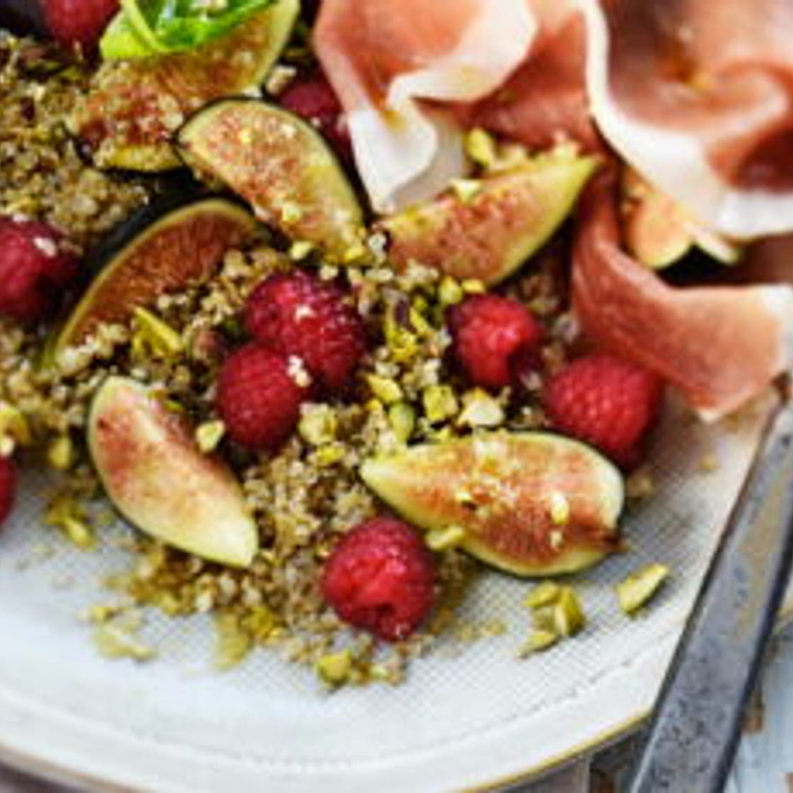 Salade de quinoa aux figues framboises speck et pistaches