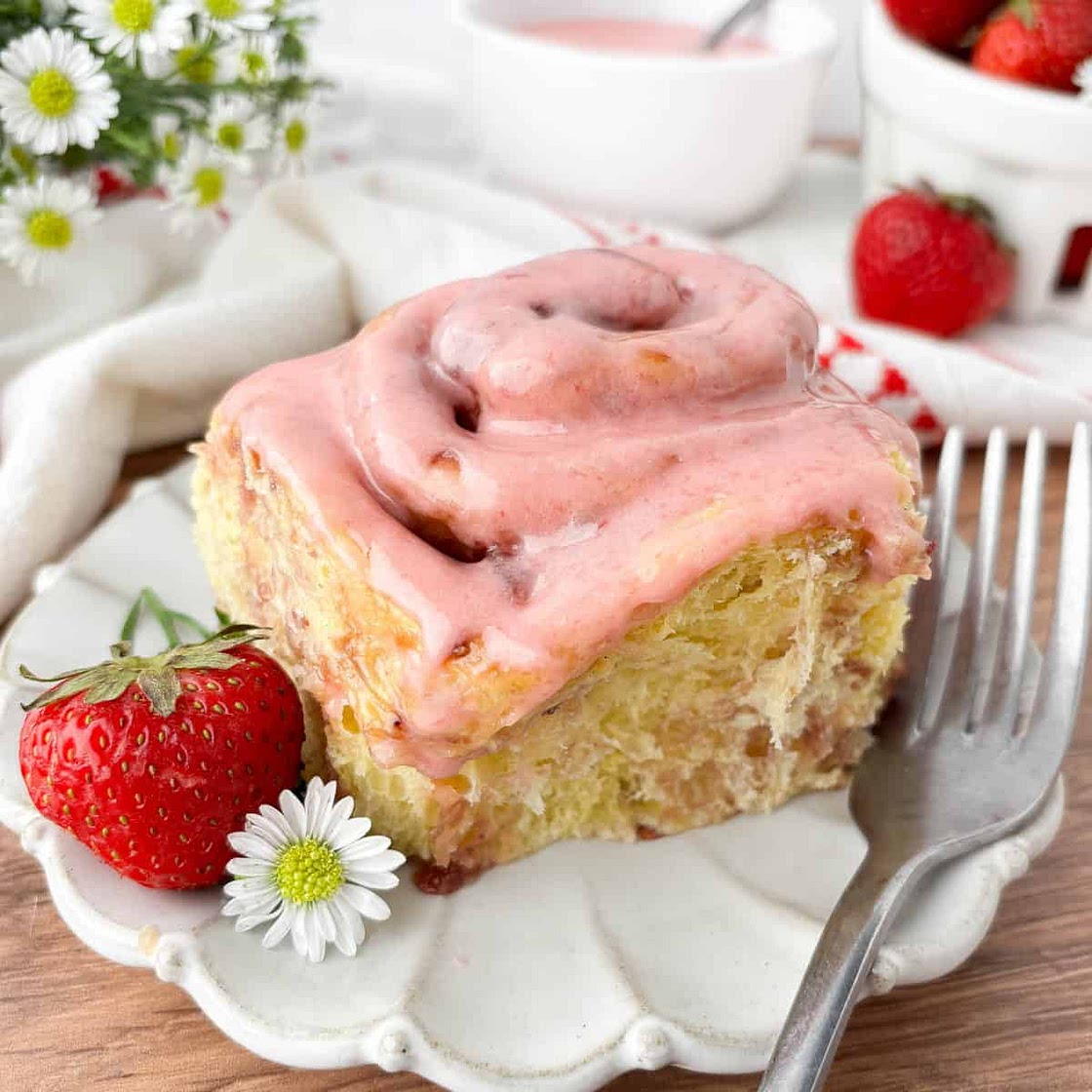 Strawberry Cinnamon Rolls