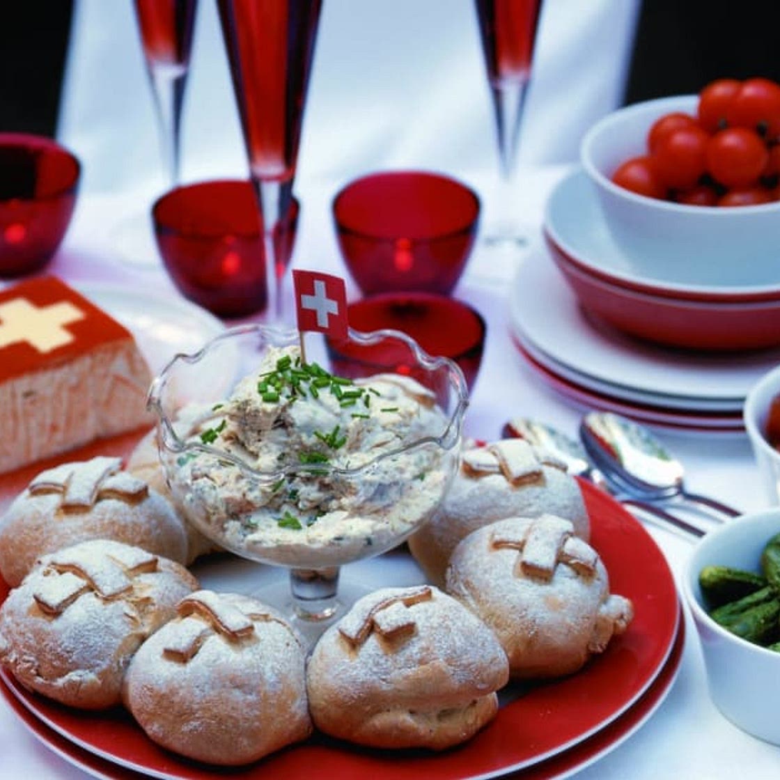 Gefüllter Brötlikranz mit Schinkenmousse